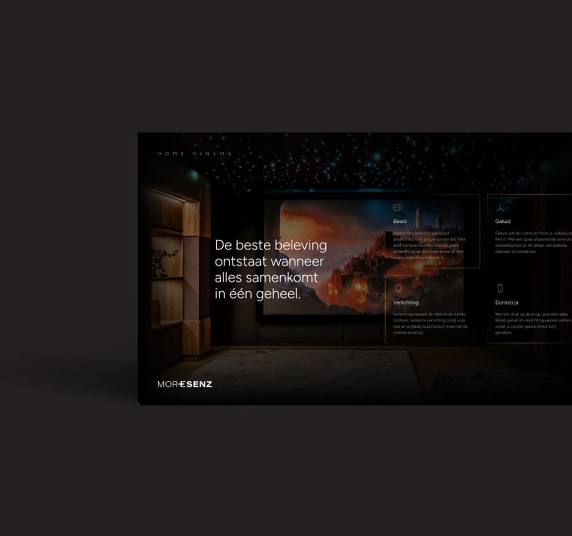 Een moderne home cinema-opstelling met Moresenz-branding en tekst over de integratie van beeld, geluid, verlichting en domoti